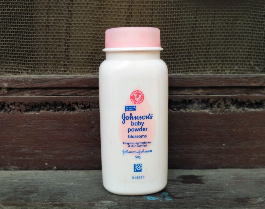 11 Beauty Tricks Baby Powder Can Do