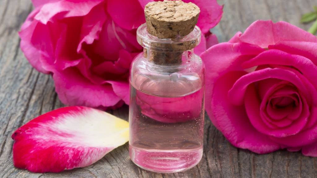 Treat Makeup Allergy with rosewater