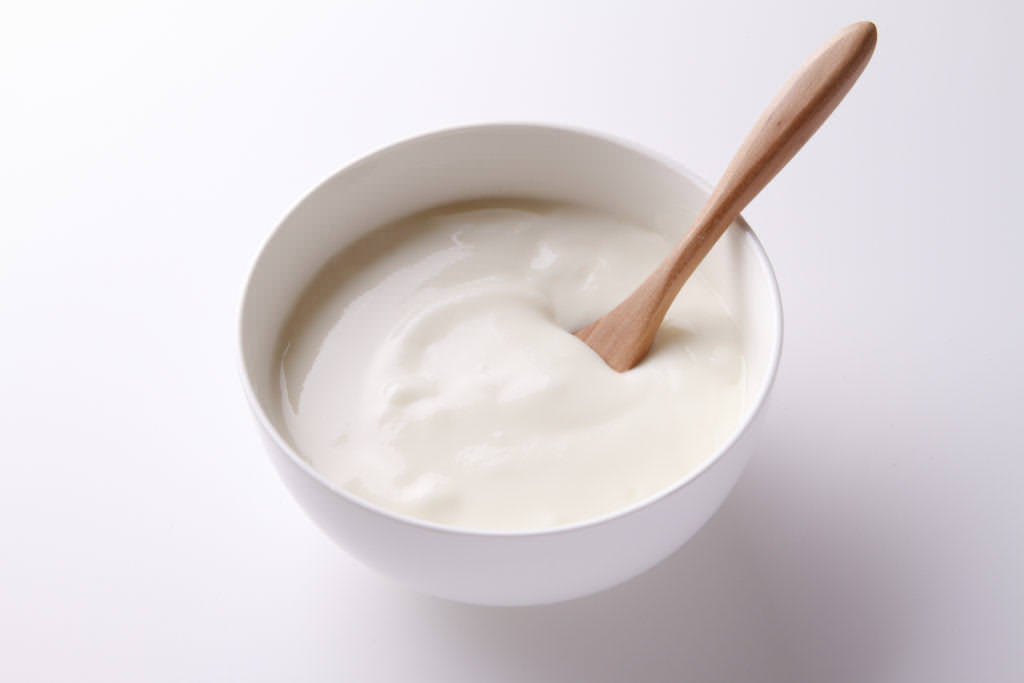 Treat Makeup Allergy with yogurt