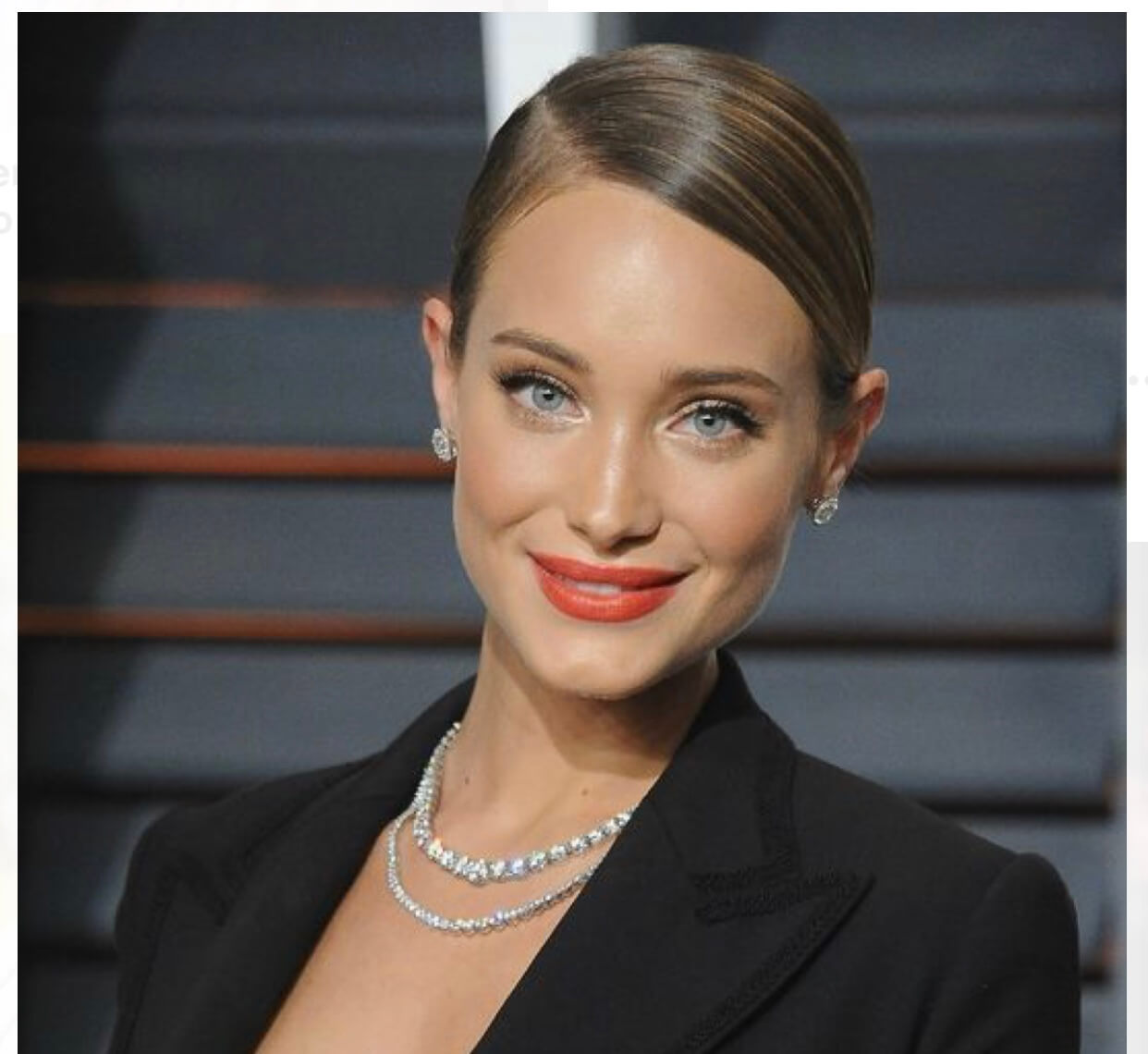 12 Perfect Hairstyles for High Forehead
