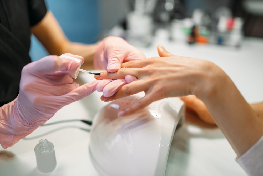 can-you-put-regular-nail-polish-over-gel-polygel-or-dip-powder