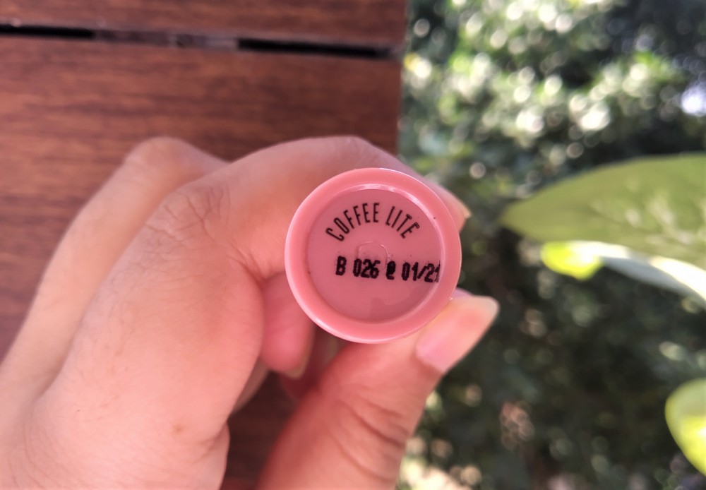 Lakme 9 to 5 Weightless Mousse Lipstick Coffee Lite Review