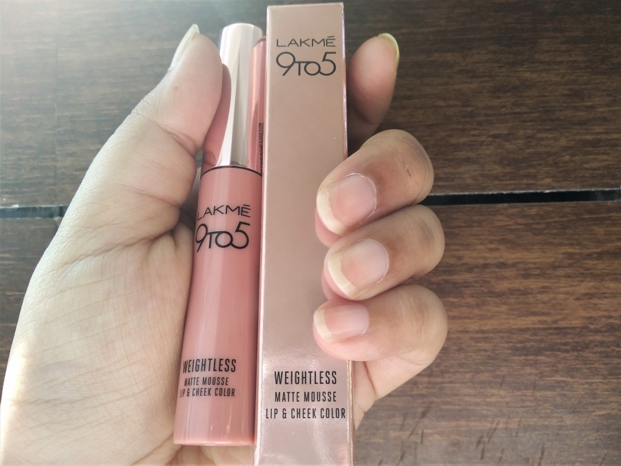 Lakme 9 to 5 Weightless Mousse Lipstick Review