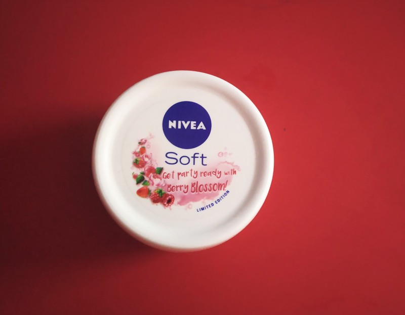Nivea Soft Light Moisturizer Review - Berry Blossom