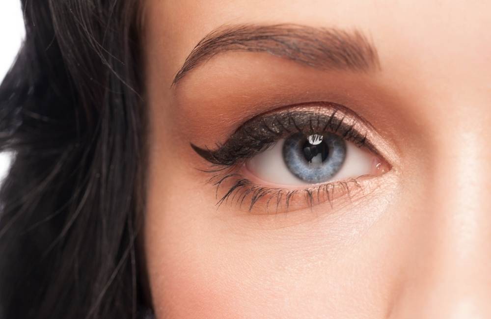 best eyeshadow for blue eyes and fair skin