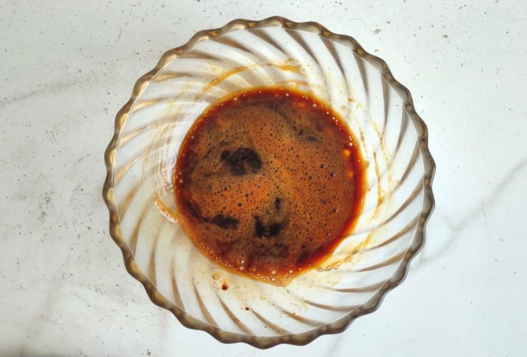 DIY AntiPollution Coffee and Aloe Vera Face Mask