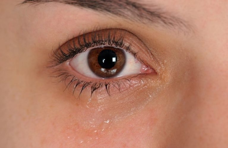 Does Crying Make Your Eyelashes Longer? Here’s The Truth! - Healthy Beauty