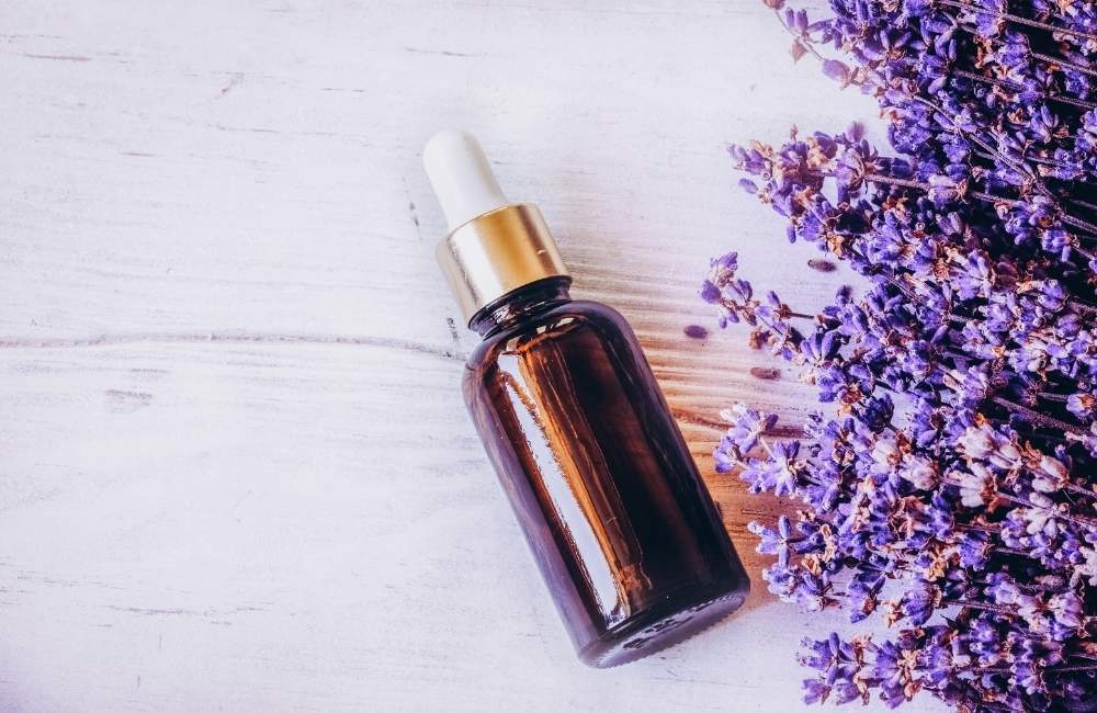 25 Best Essential Oils for Skin + How to Use Them