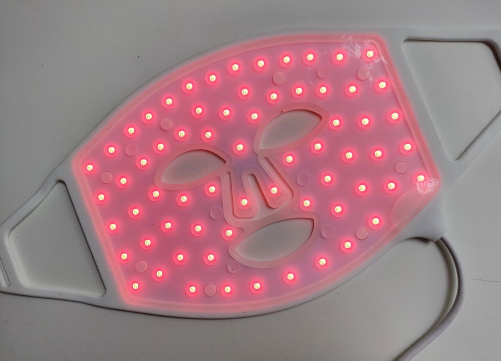 LED red light therapy for face