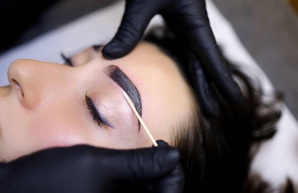 Eyebrow Tinting Guide to Achieve Your Brow Goals