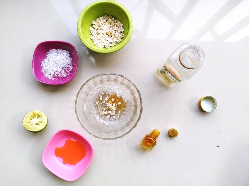 homemade hair Scrub with sugar, olive oil, oatmeal, honey and peppermint oil