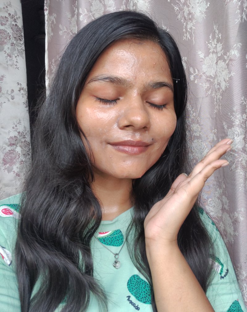 Mariyam from Beautyholic Trying Hyphen Ice Dunk Cooling Face Mask